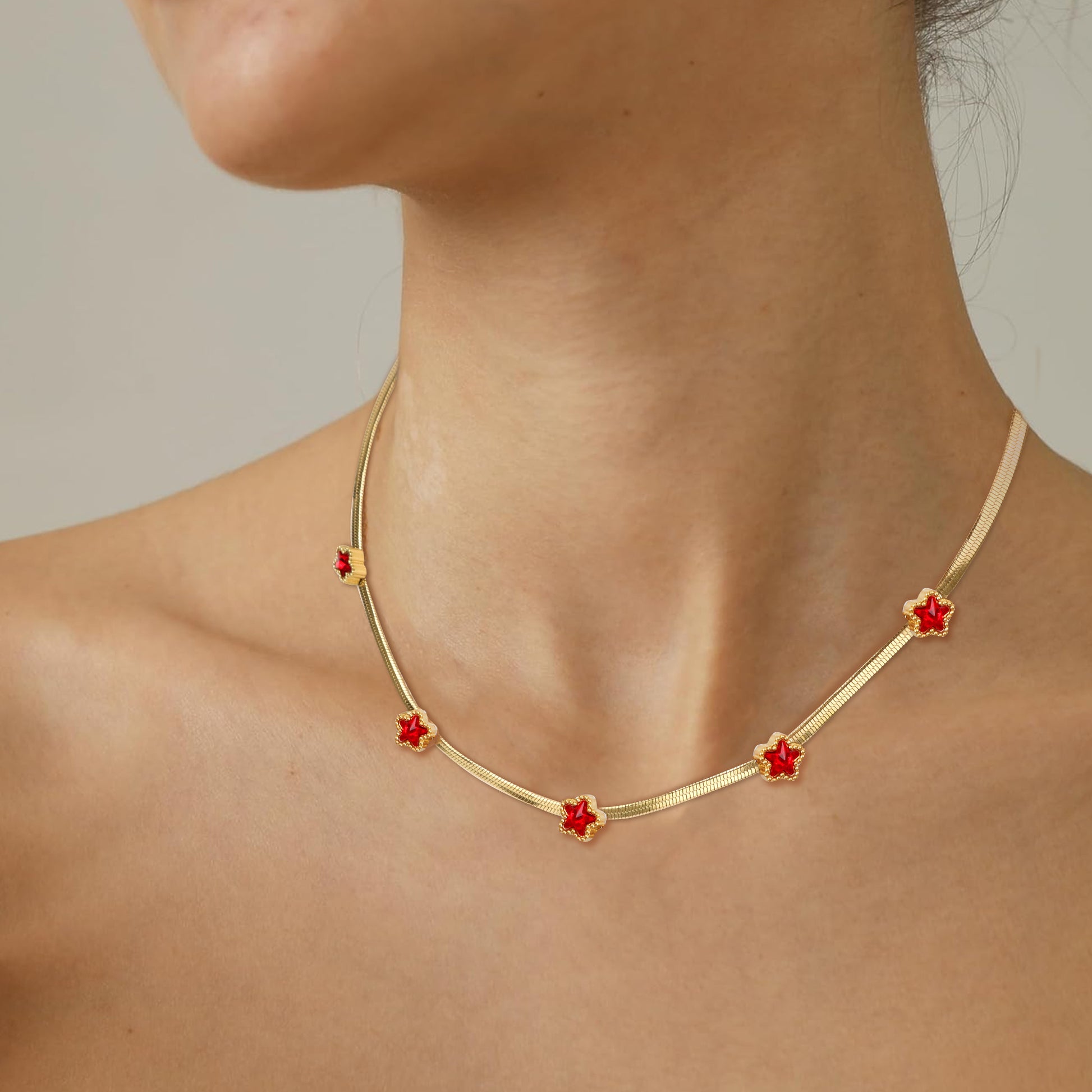 1 Count Stainless Steel Gold Pendant，Plated Curved Earrings with Exquisite Gem ，Embellished Floral Design