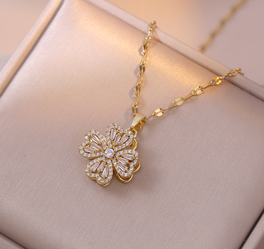 Rotating Four Leaf Clover & Heart Shaped Lucky Flower Pendant Necklaces for Women Elegant and Dainty Choker Adjustable Spinning Chain, 90s Vintage Inspired Daily Wear and Casual Matching