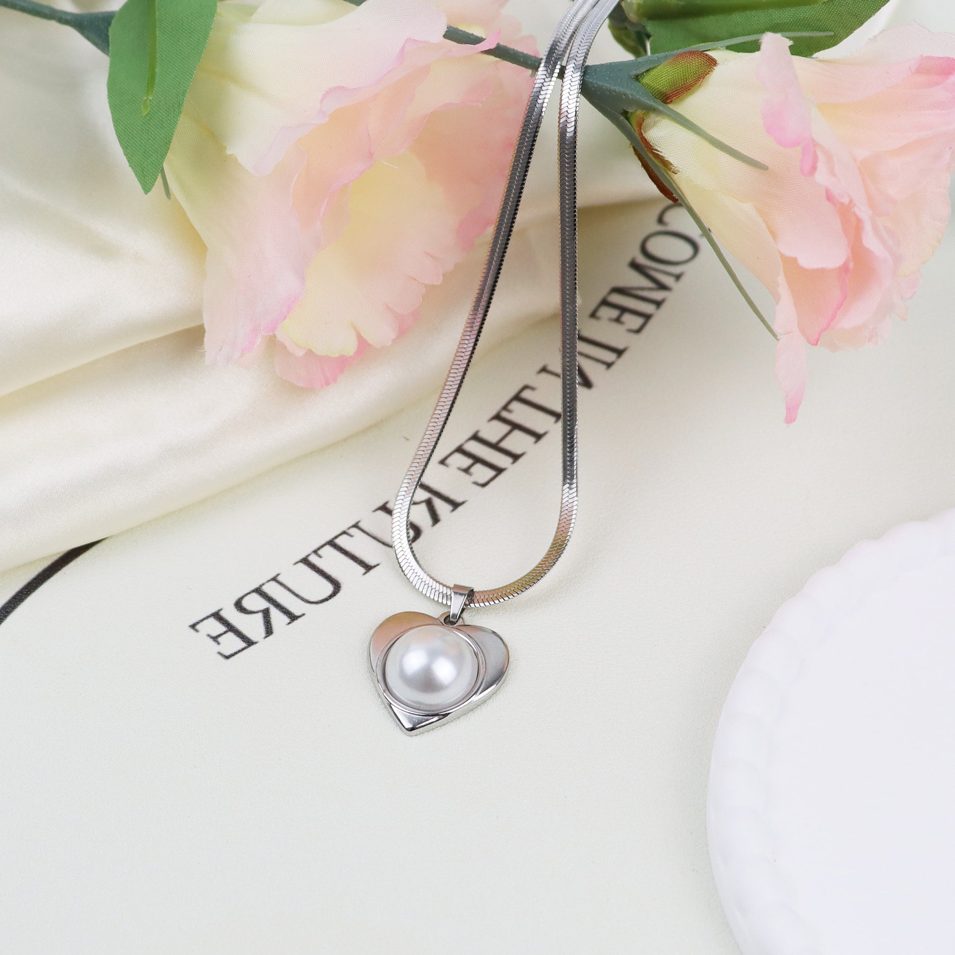 1 Count pearled Style Heart Choker Necklace - Big Heart  Silver Adjustable Chain Heart Necklaces for Women  Jewelry Accessories